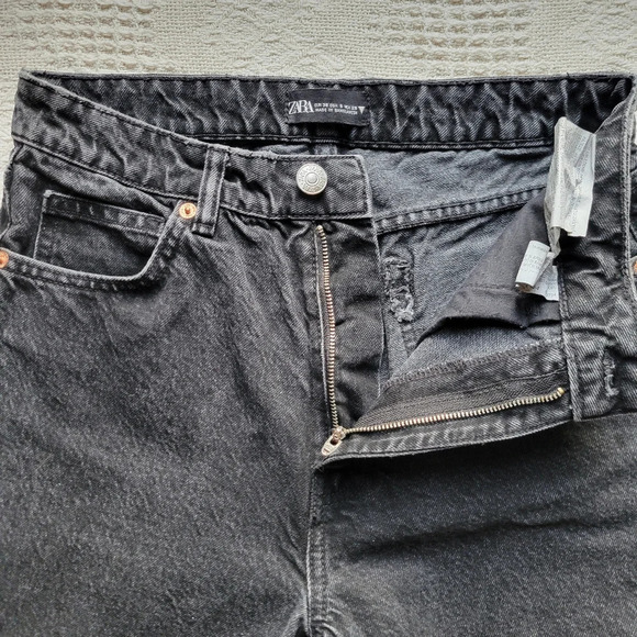 Zara , High-Rise, Mom Leg Ankle Rigid Relaxed Fit Denim Jean - Picture 5 of 10